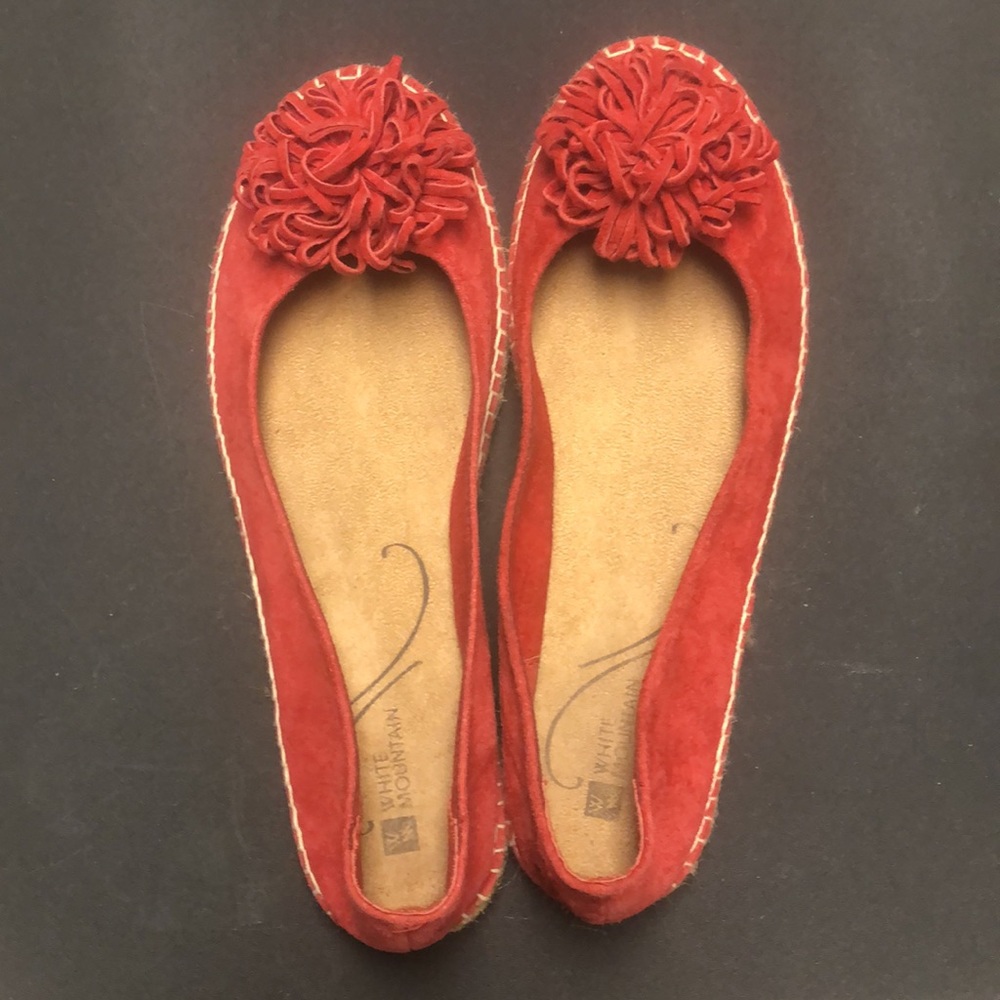 White Mountain Suede loafer Size 7